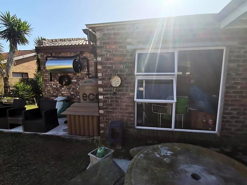 2 Bedroom Property for Sale in Heiderand Western Cape